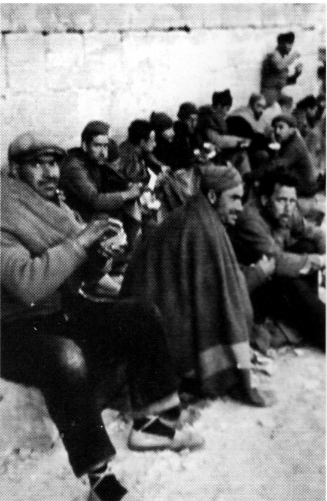 Presos republicanos en el campo de concentración de La Magdalena.