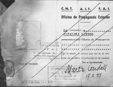 Carnet de la Oficina de Propaganda Exterior de Kati Horna (Catalina Partos) de 1937 que la acredita como fotógrafa de la CNT-FAI. Fue hallado con los negativos.