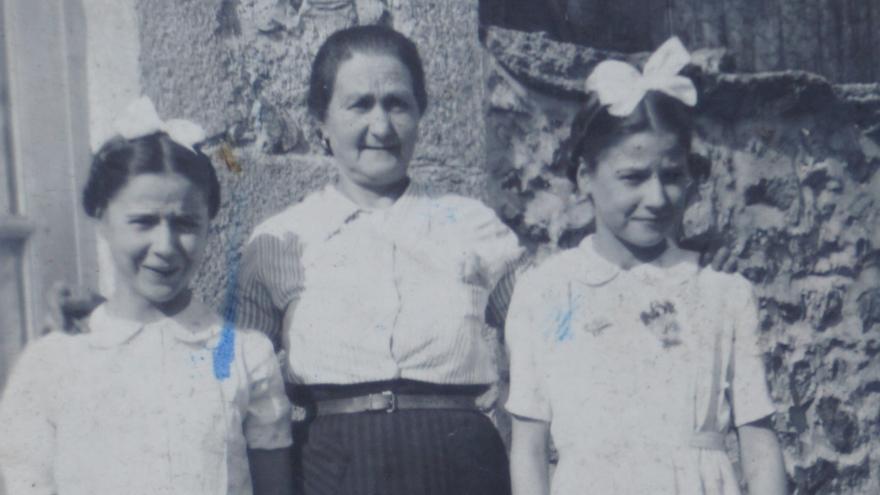 Francisca Espinosa con sus hijas Pilar y Paquita en Oradour.