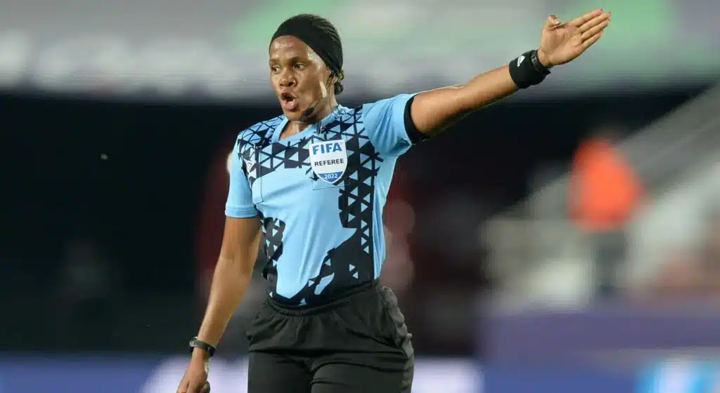 referee akhona makalima