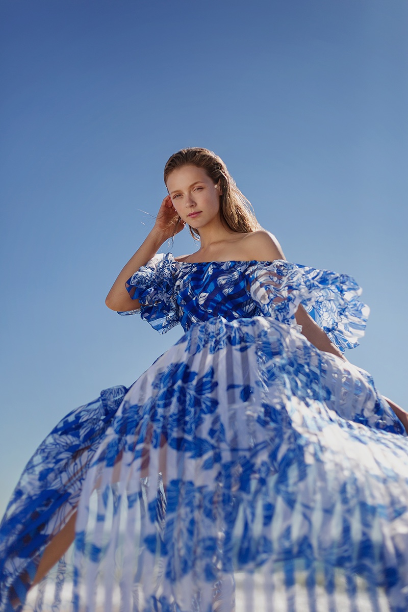 Aveen Lane modela moda de playa para Marie Claire Argentina