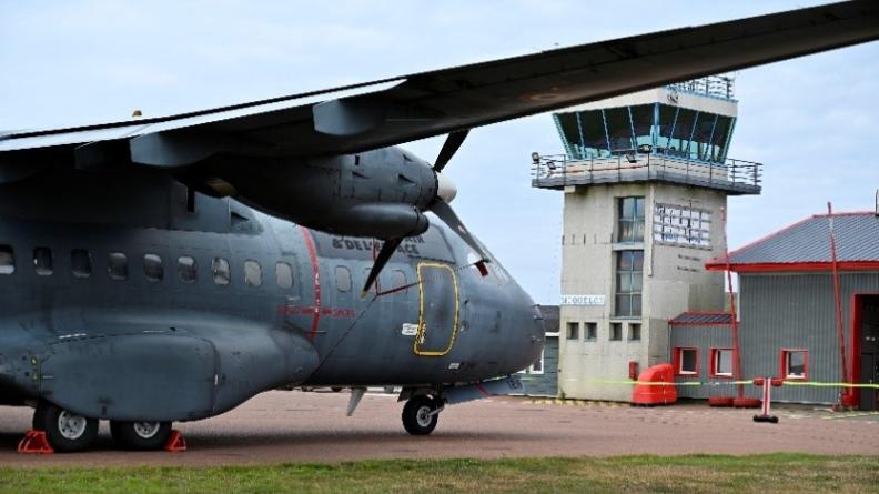 Le Casa CN-235 à l’aérodrome de Miquelon