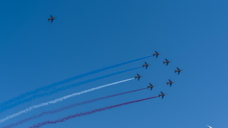 L’Alphajet du sergent Lauriane Nolot suit au plus près l’entrainement des pilotes de la PAF.