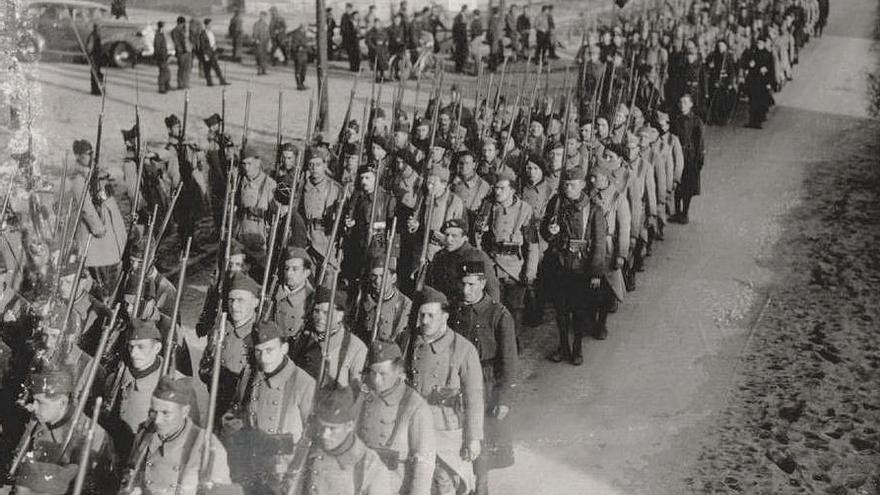 Base de la Legión Extranjera de Le Barcarés (Francia), centro de formación de los RMVE. Muchos se incorporaron a estas unidades entre 1939 y 1940, siendo hechos prisioneros por los alemanes durante la campaña de Francia y posteriormente trasladados a los campos nazis al perder su estatus de prisioneros de guerra (http://m.mve2gm.es/paises/bando-aliado/francia/legion-extrangera/a21e-regiment-de-marche-des-volontaires-etrangers/).