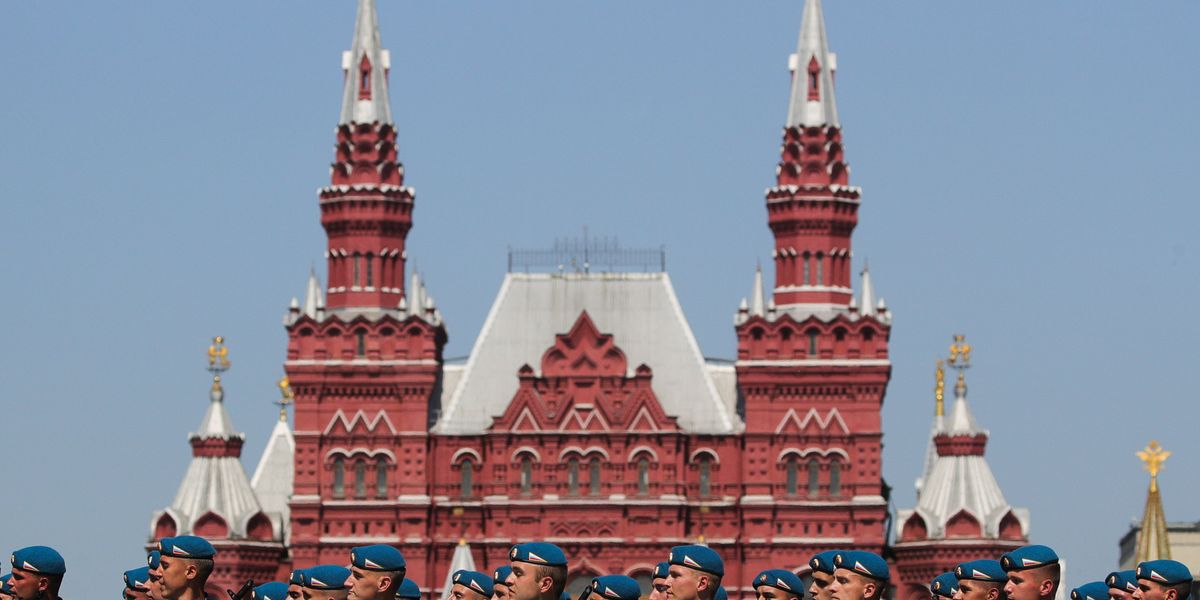 image-of-russian-solders-in-front-of-the