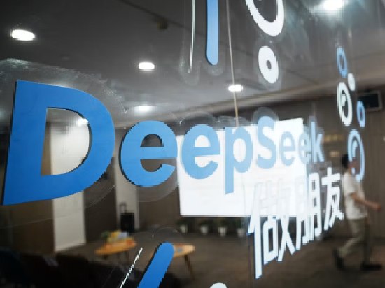 🤖 DeepSeek 前 7 月營收約 4.75 億元，凈虧損約 7.15 億元