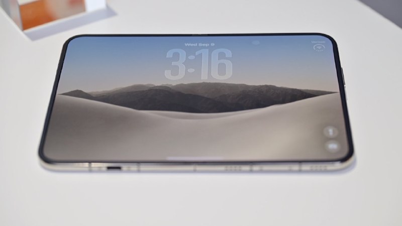 iPhone Duo 折叠屏盖层可单独更换以减轻折痕